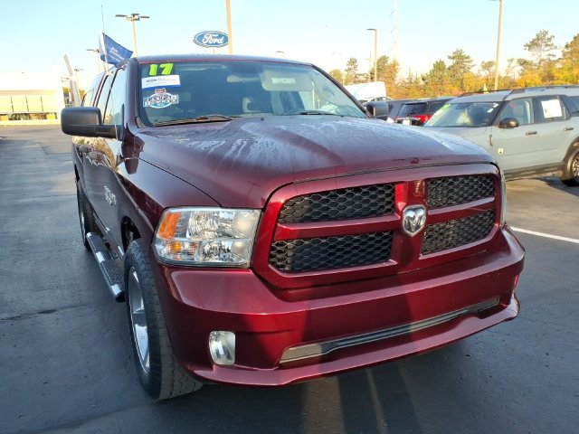 Used 2017 RAM 1500 Express AWD/4WD image 3