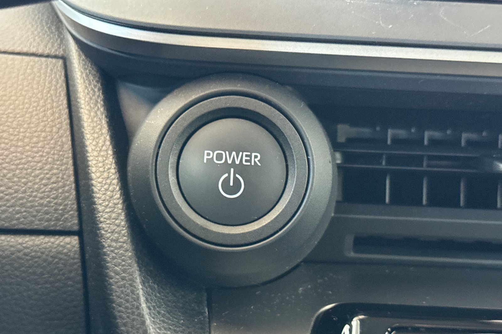 Used 2024 Toyota Prius LE FWD image 26