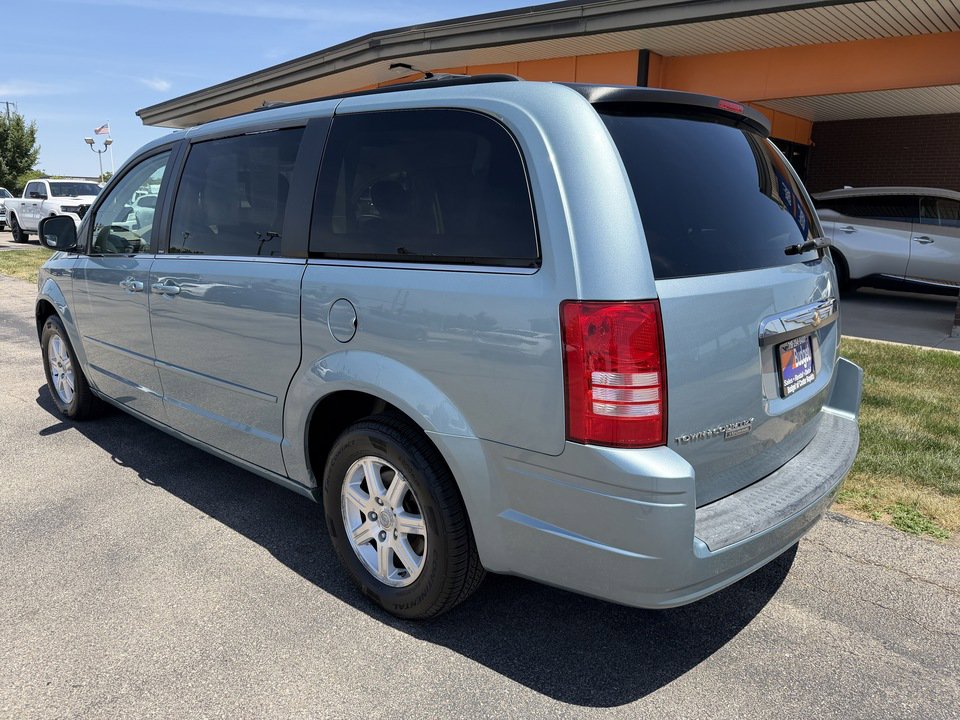 Used 2008 Chrysler Town & Country Touring FWD image 3