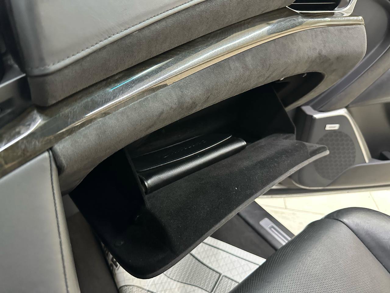 Used 2017 Cadillac Escalade Platinum AWD/4WD image 30