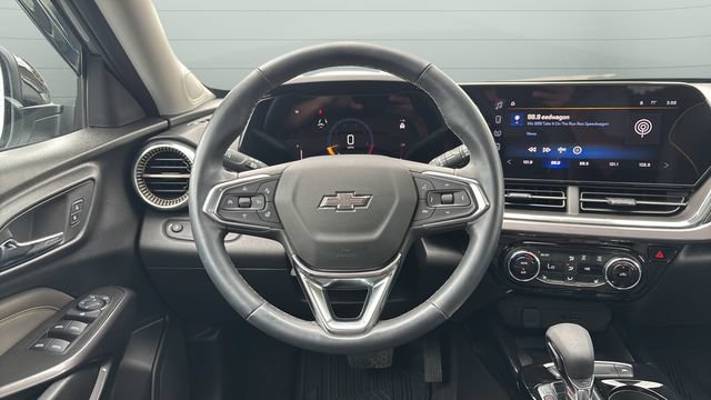 Used 2025 Chevrolet Trax ACTIV w/ Sunroof Package FWD image 13