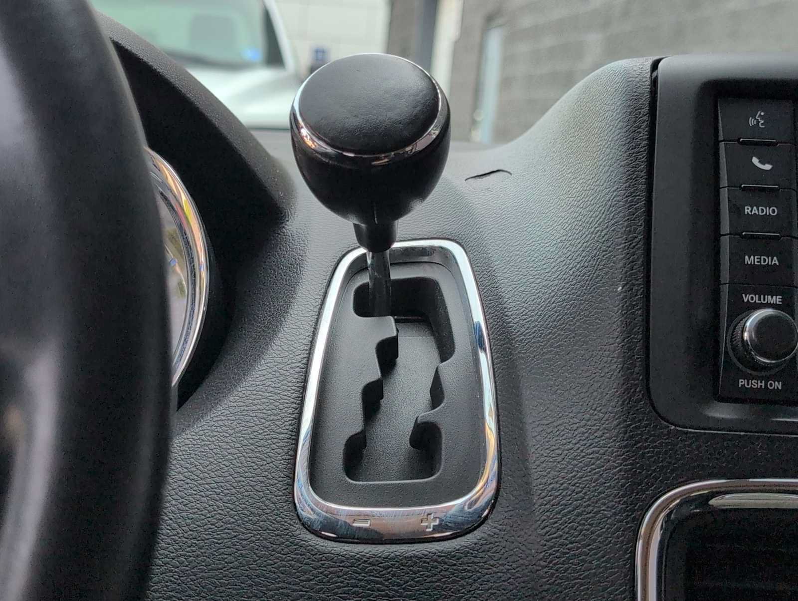 Used 2011 Chrysler Town & Country Touring-L w/ Entertainment Group #2 FWD image 25