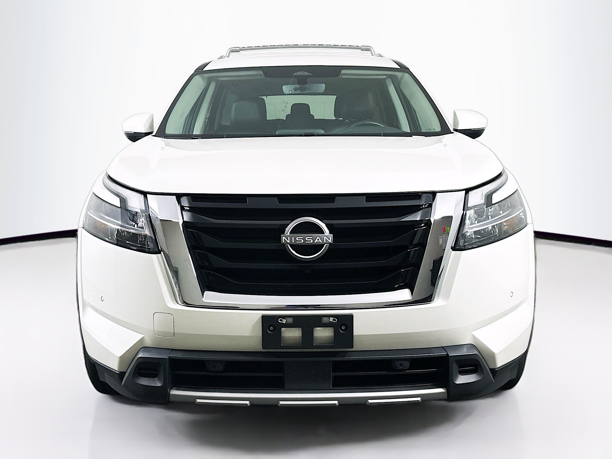 Used 2024 Nissan Pathfinder SL AWD/4WD image 2