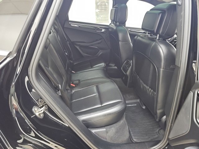Used 2021 Porsche Macan image 17