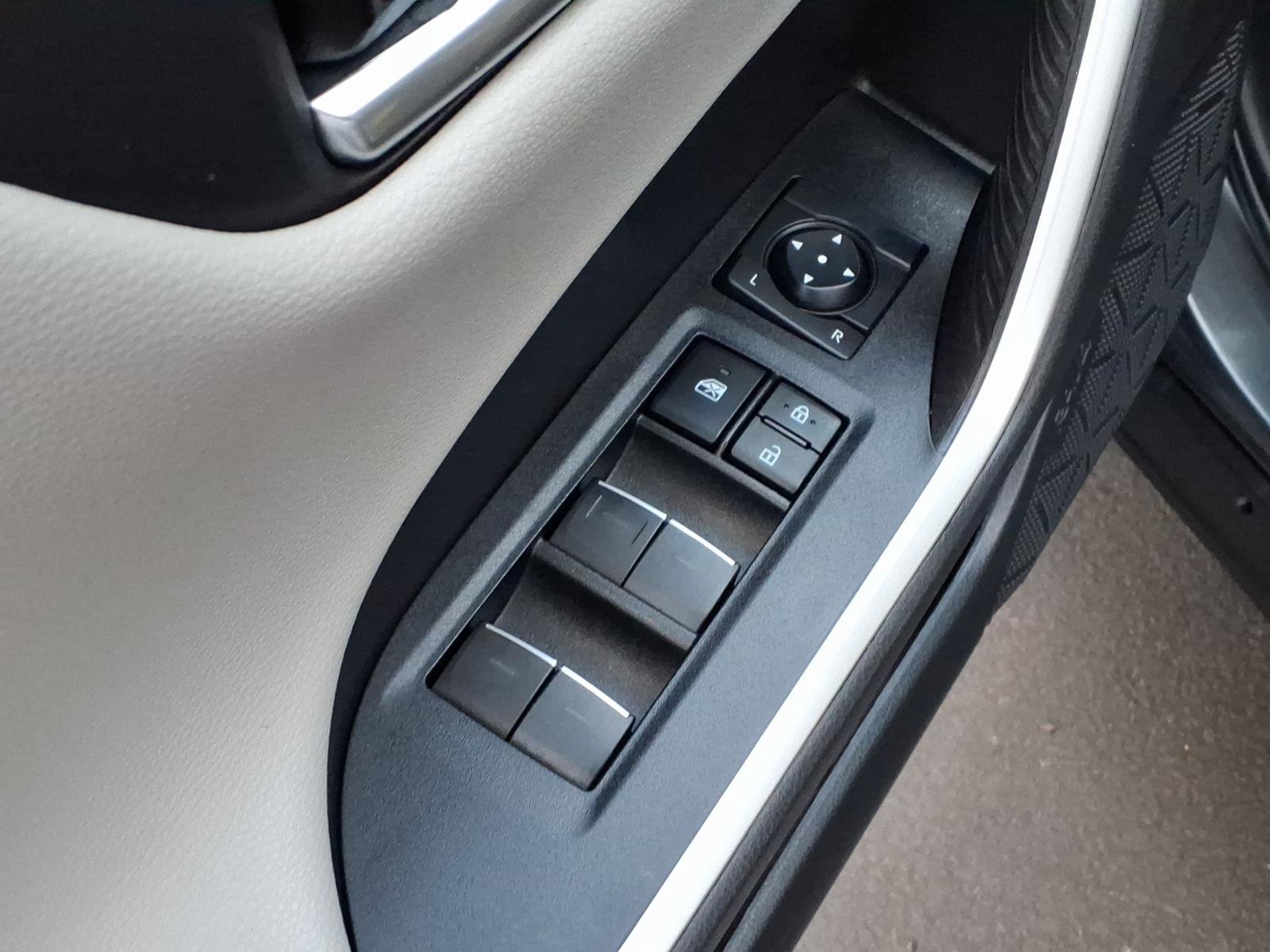 Certified 2022 Toyota RAV4 Limited FWD image 14