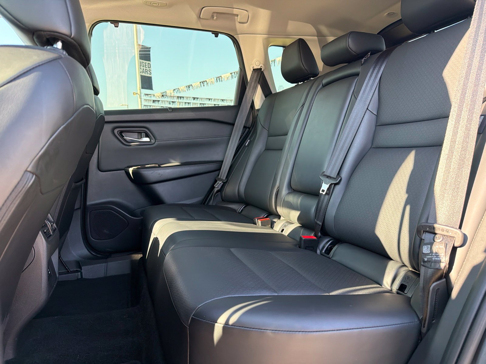 Used 2025 Nissan Rogue SV w/ SV Premium Package FWD image 12