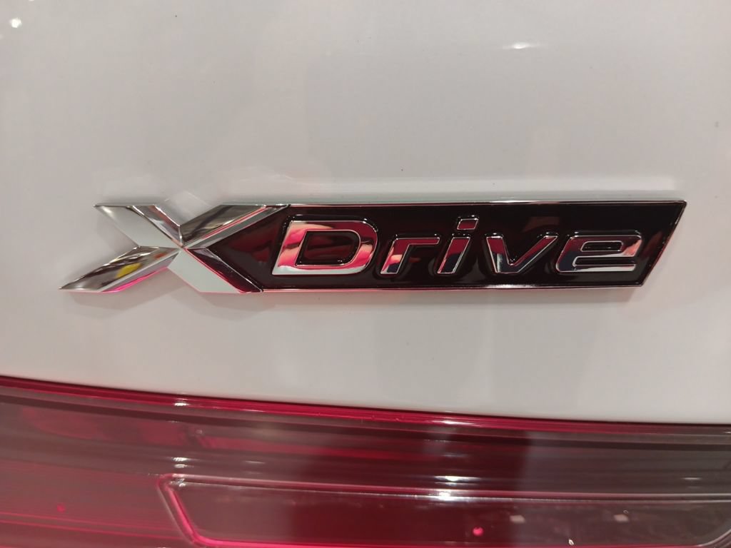 Used 2025 BMW 330i xDrive Sedan w/ Premium Package AWD/4WD image 23