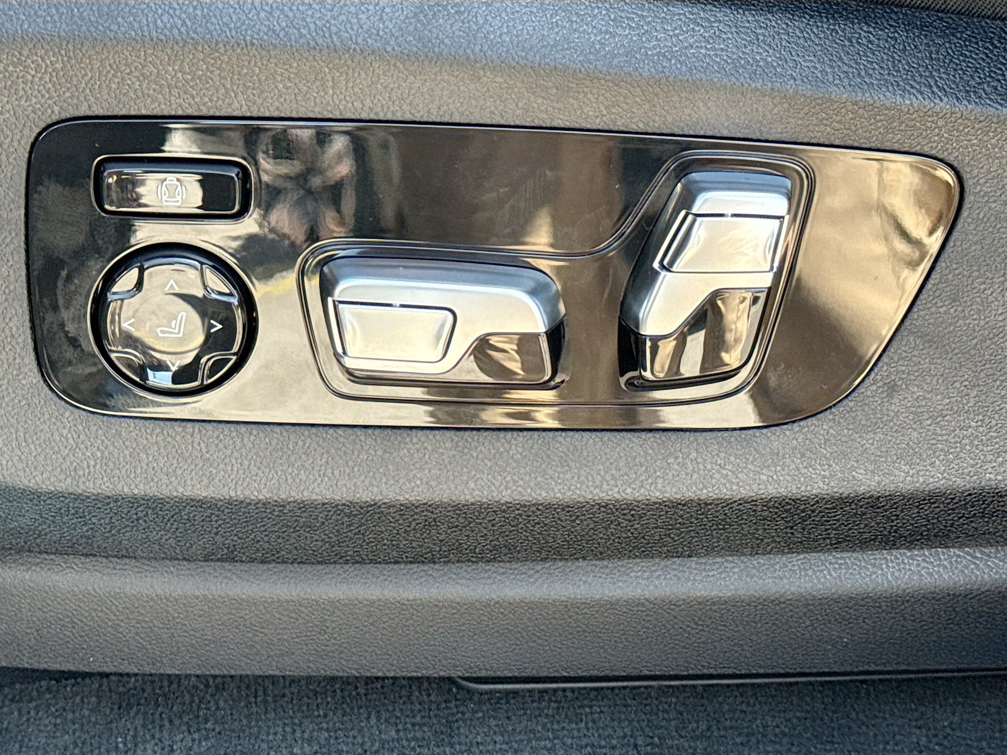 New 2027 BMW X6 M60i AWD/4WD image 25
