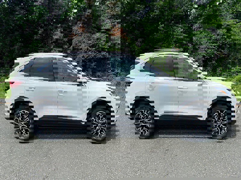 New 2025 Ford Escape SE image 27