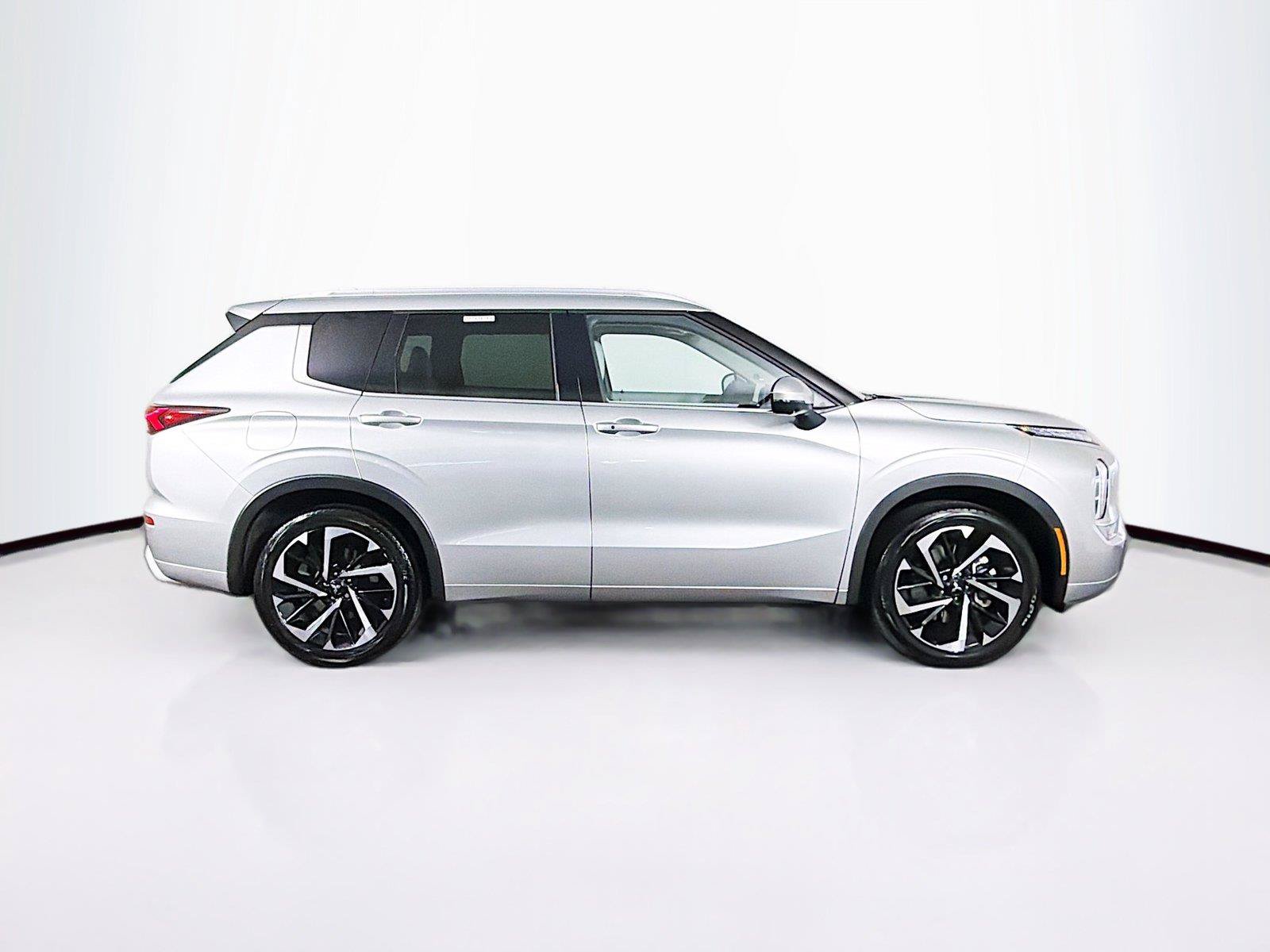 Used 2024 Mitsubishi Outlander SEL AWD/4WD image 12