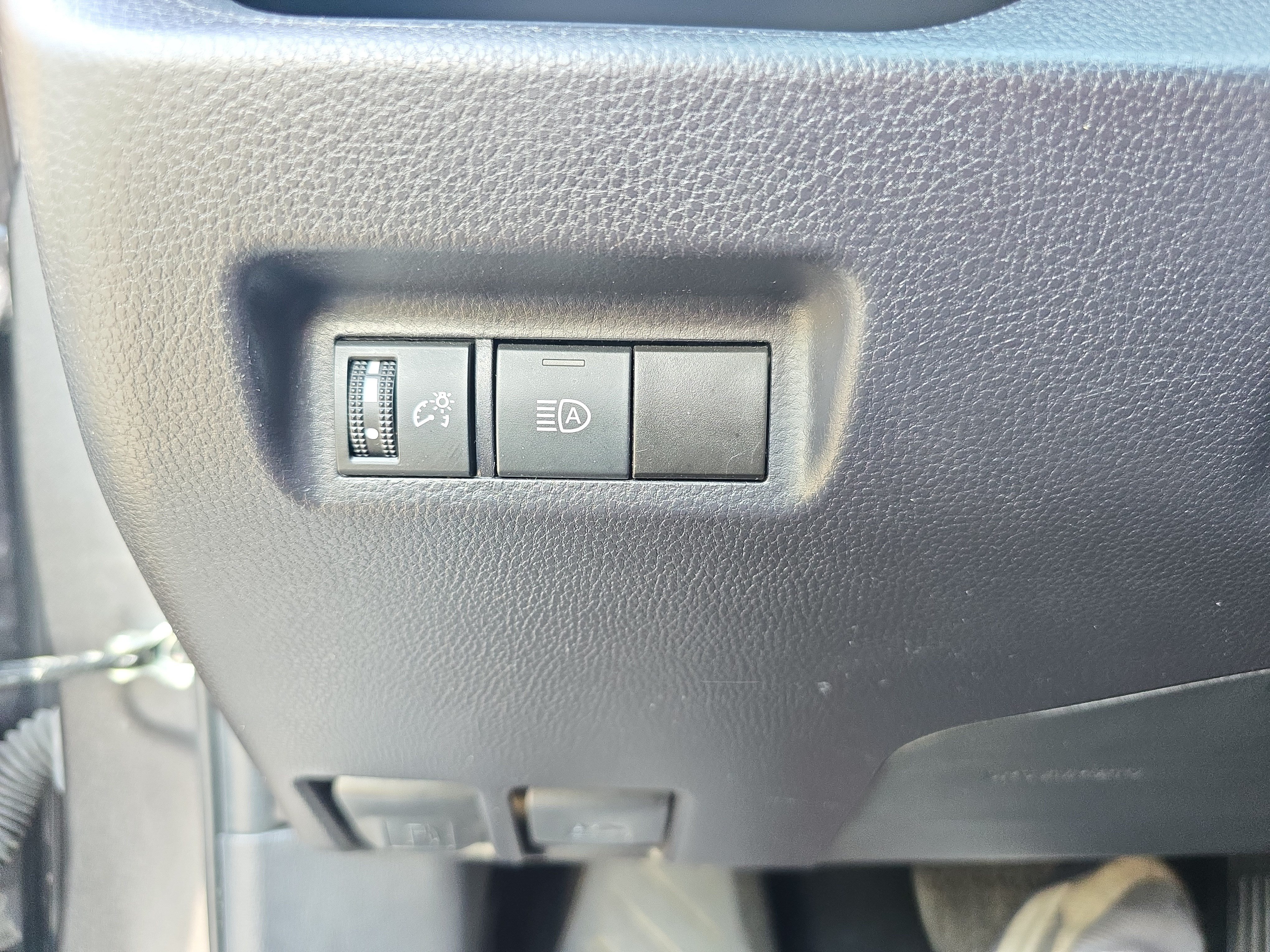 Used 2025 Toyota RAV4 XLE FWD image 23