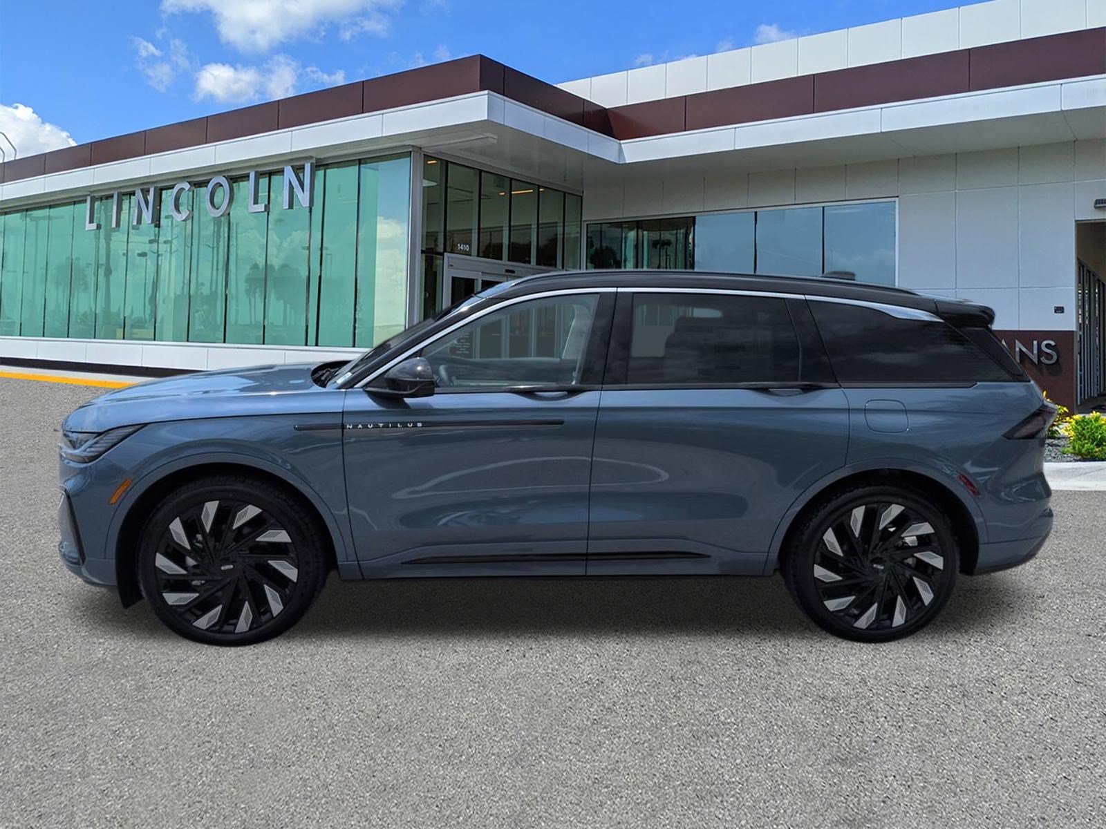 New 2026 Lincoln Nautilus Black Label w/ Jet Appearance Package AWD/4WD image 7