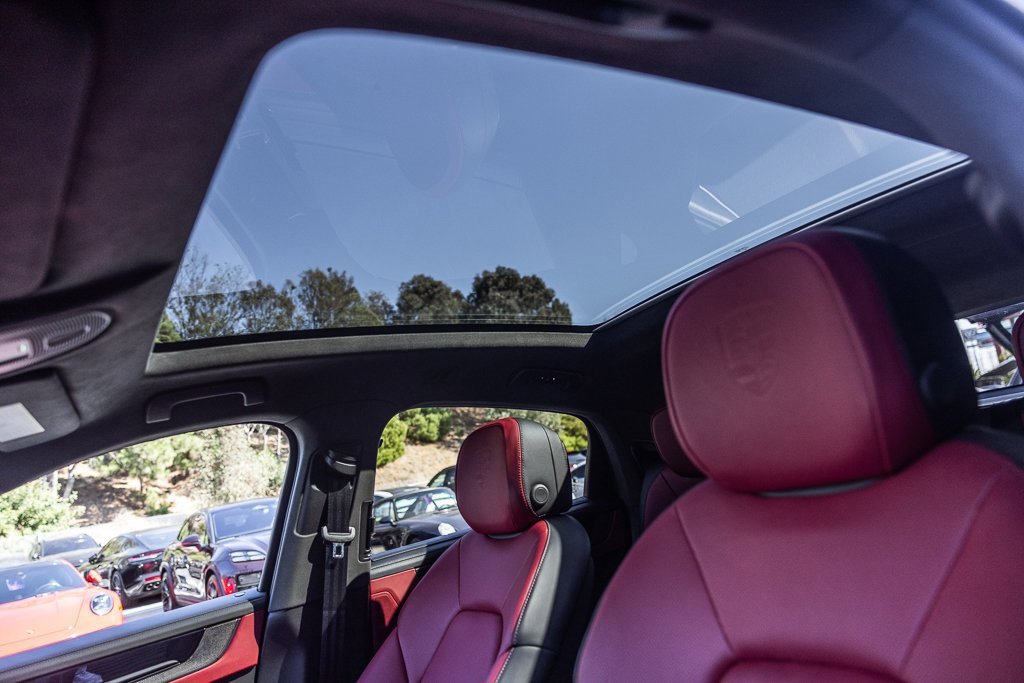 Certified 2025 Porsche Cayenne GTS image 15
