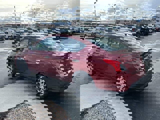 Used 2019 Nissan Versa SV image 3