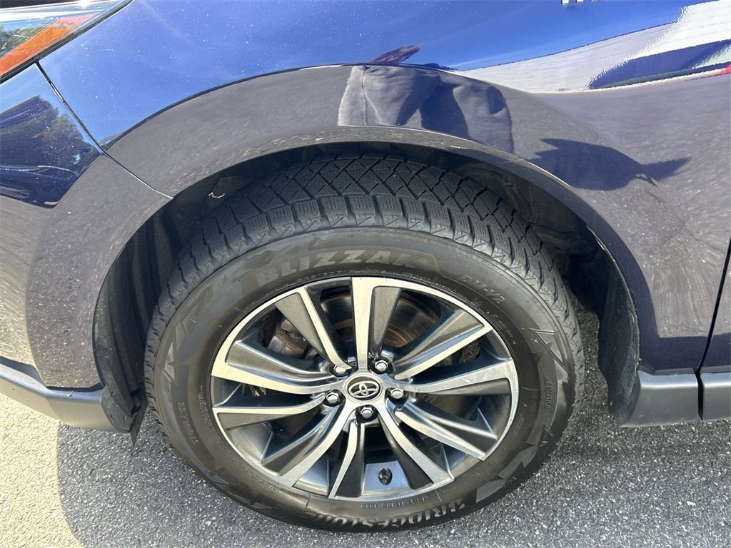 Used 2021 Toyota Venza LE image 10