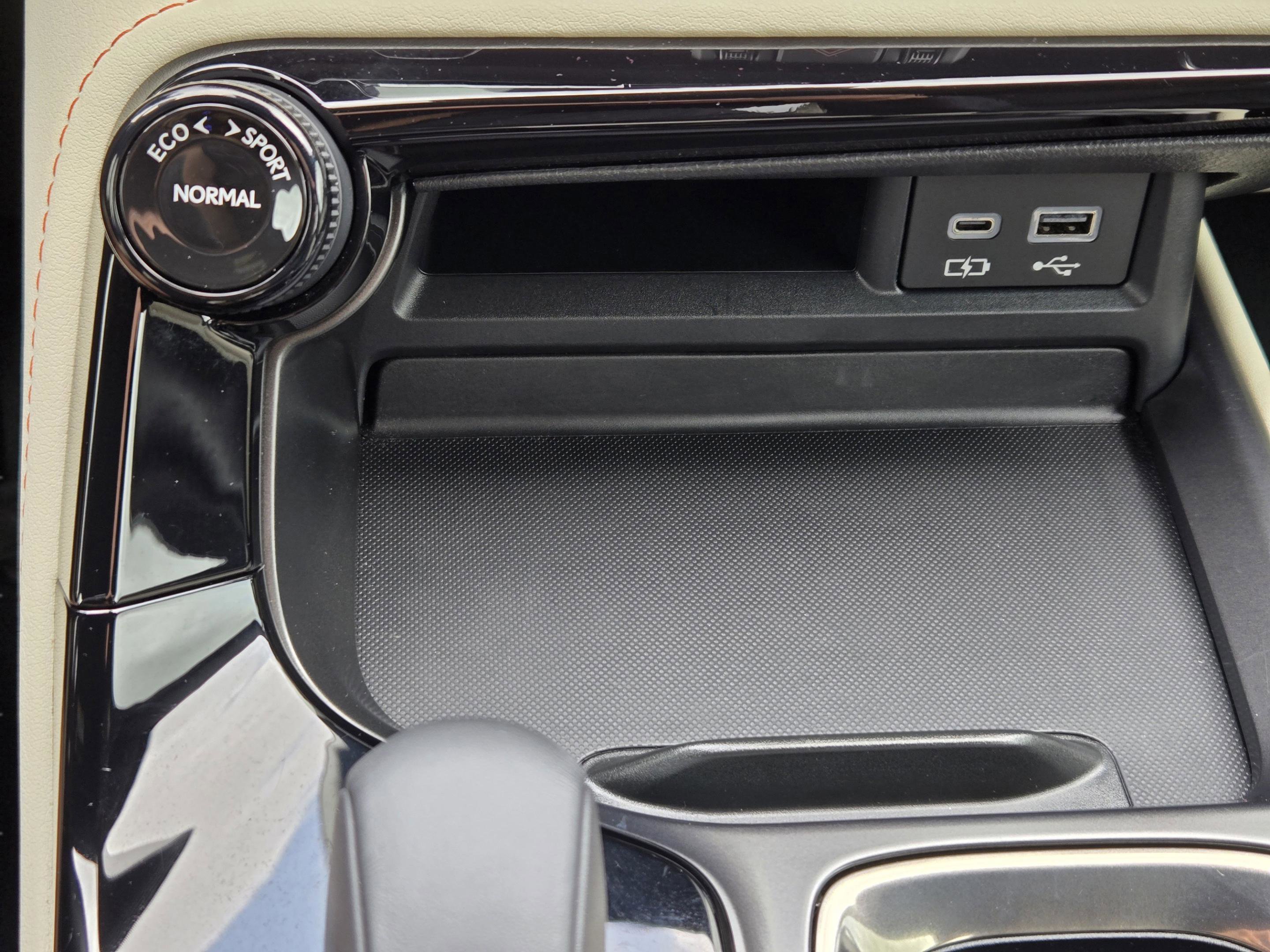 Used 2024 Lexus NX 250 FWD w/ Towing Package (2000 Lbs) image 13