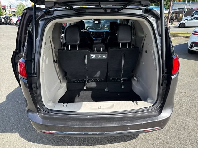 Used 2019 Chrysler Pacifica Touring-L FWD image 13
