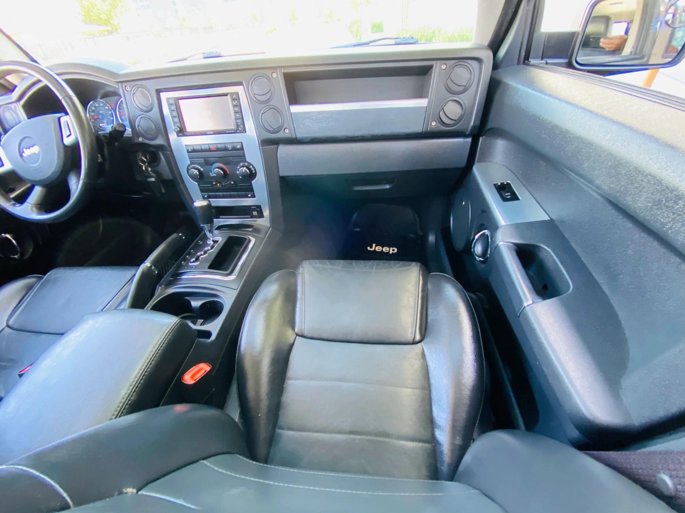 Used 2010 Jeep Commander Sport w/ Sun/Sound Group RWD image 23
