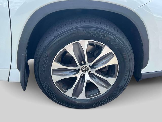 Used 2022 Toyota Highlander XLE AWD/4WD image 13