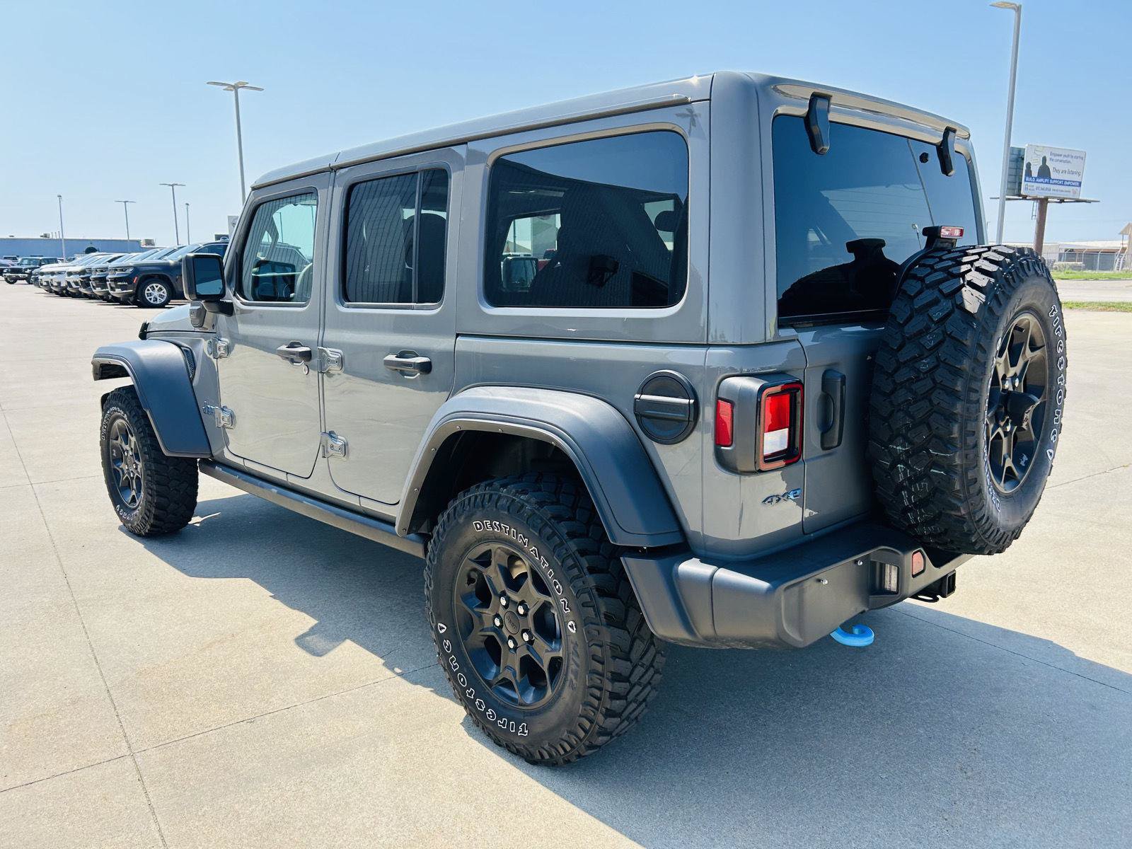 Used 2023 Jeep Wrangler Unlimited w/ Cold Weather Group AWD/4WD image 32