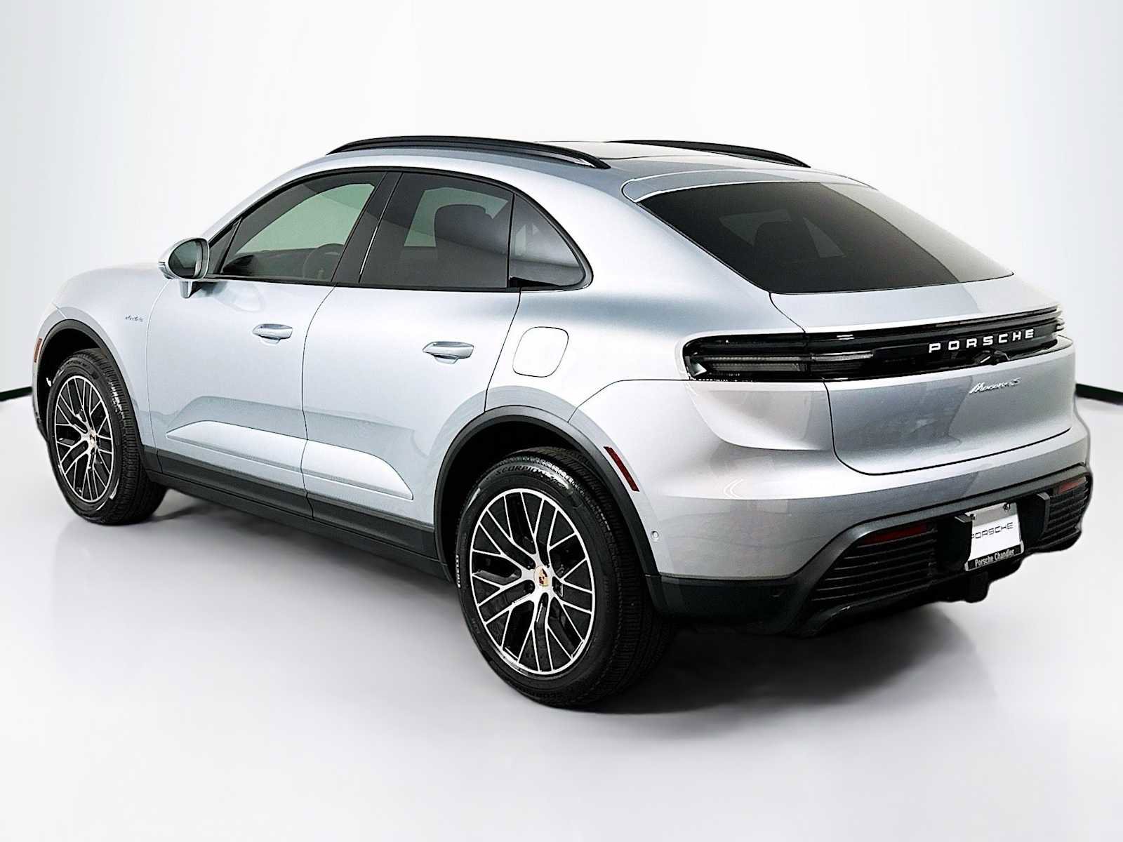 Certified 2025 Porsche Macan 4S Electric image 3