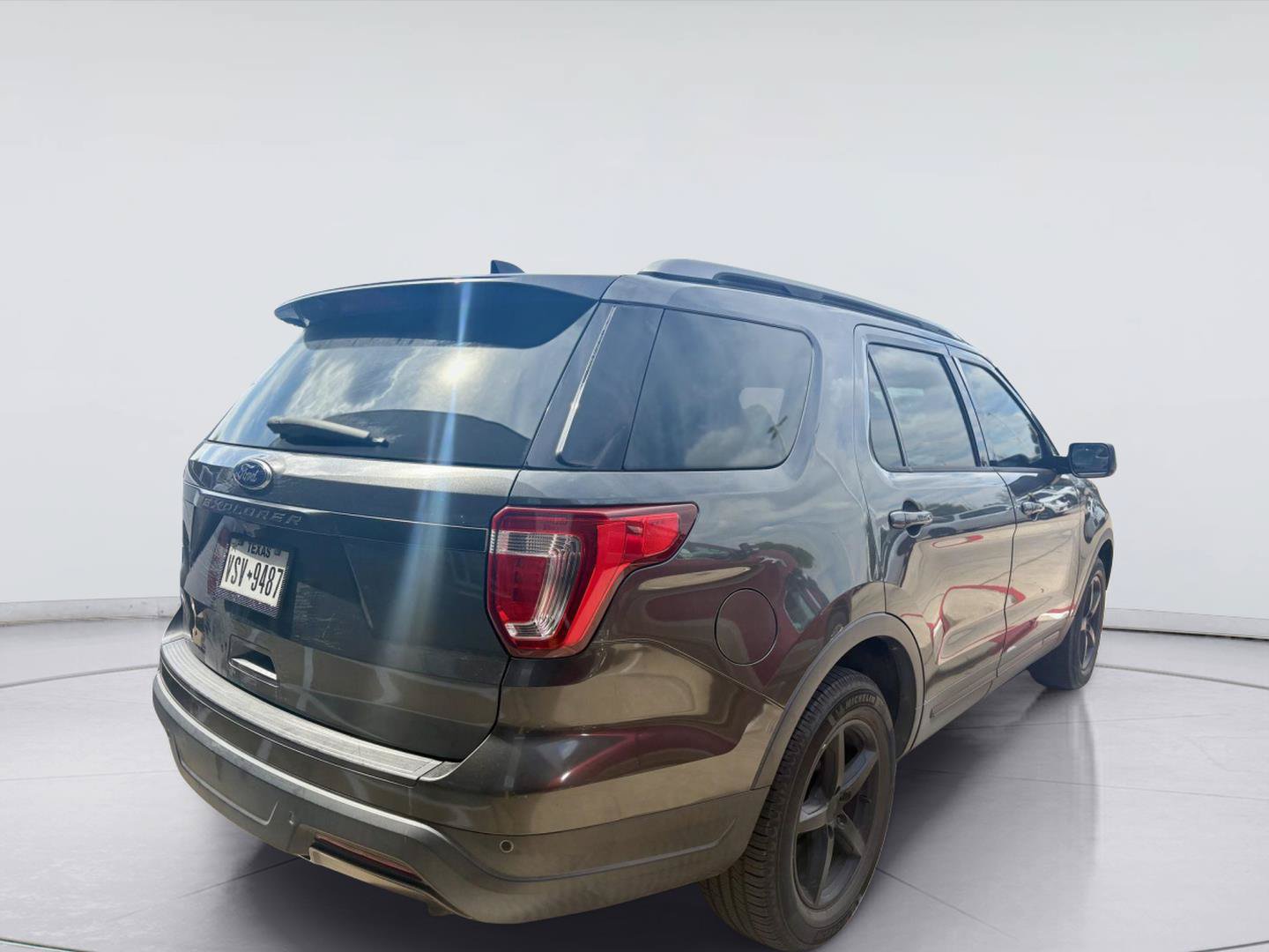 Used 2019 Ford Explorer XLT FWD image 5