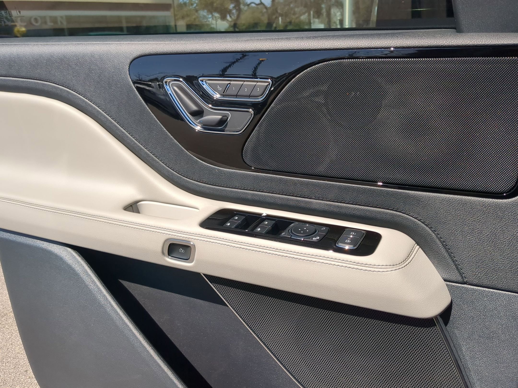 New 2026 Lincoln Aviator 2WD image 12