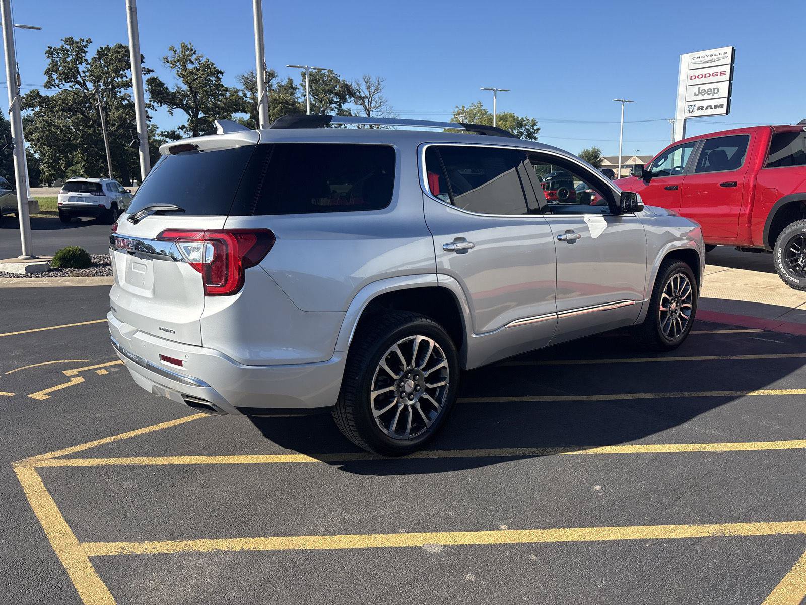 Used 2020 GMC Acadia Denali AWD/4WD image 5