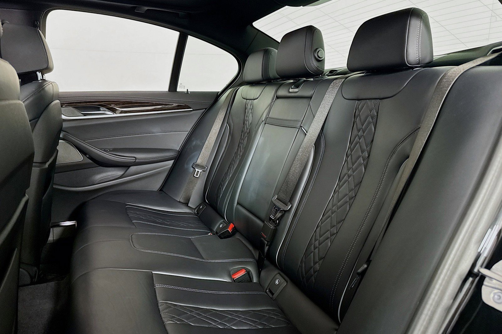 Used 2023 BMW M550i xDrive image 8