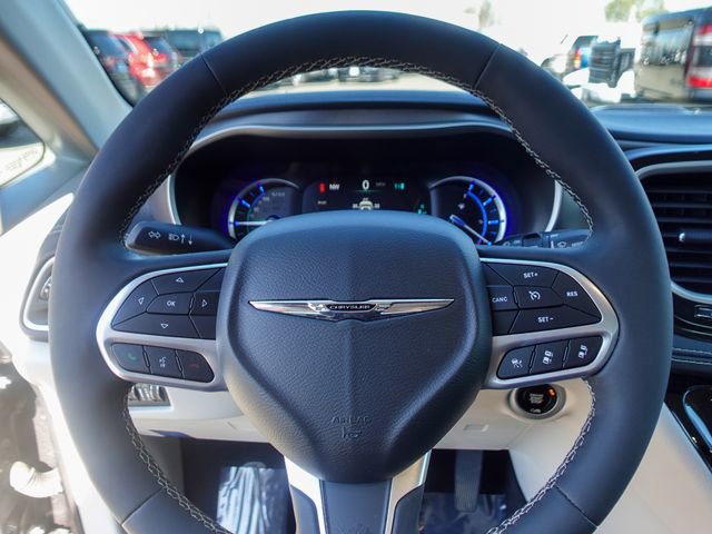 Used 2022 Chrysler Pacifica Touring-L image 12
