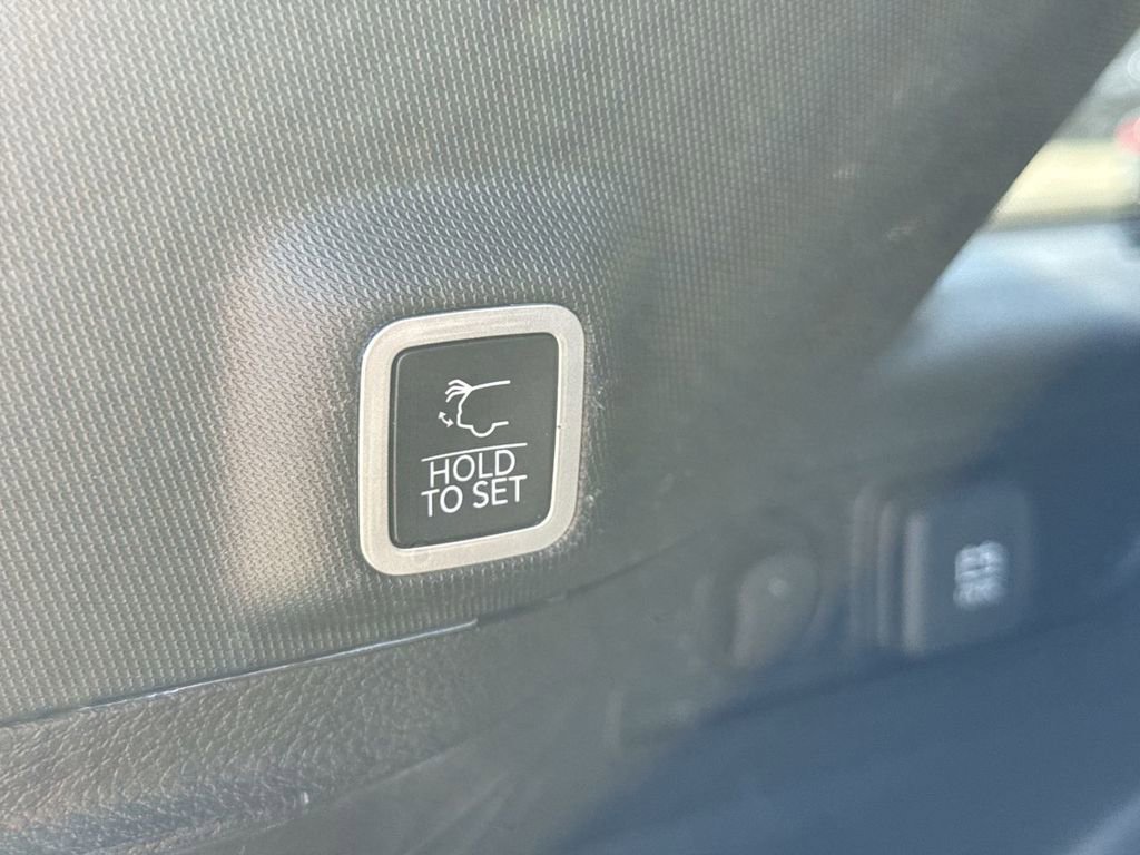 Used 2023 Jeep Grand Cherokee Altitude image 18