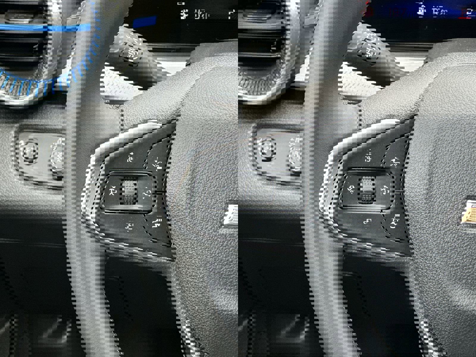 Used 2025 Chevrolet Trax LT w/ LT Convenience Package image 20