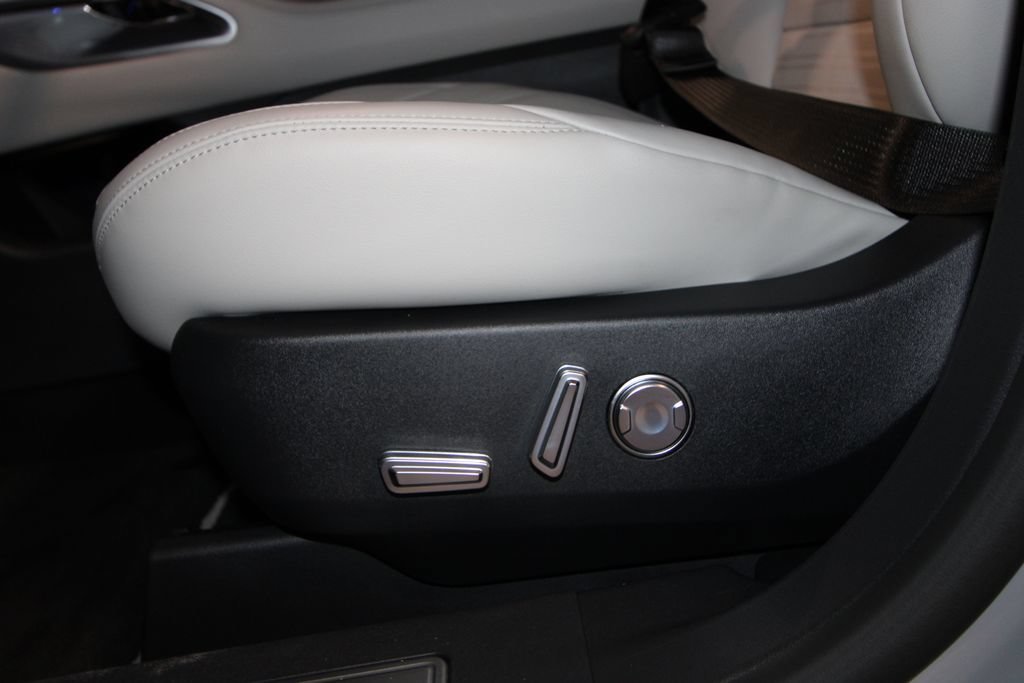 Used 2026 Lincoln Nautilus Reserve AWD/4WD image 9