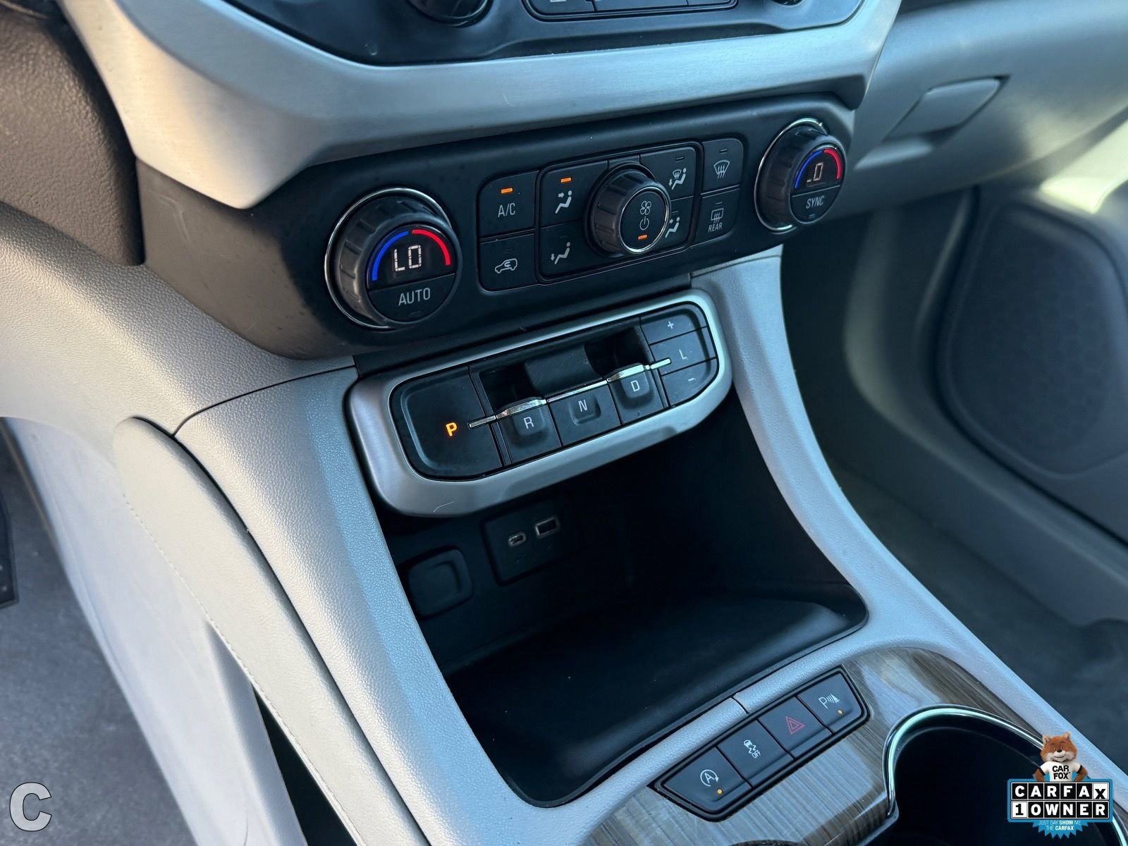 Used 2022 GMC Acadia SLE image 22