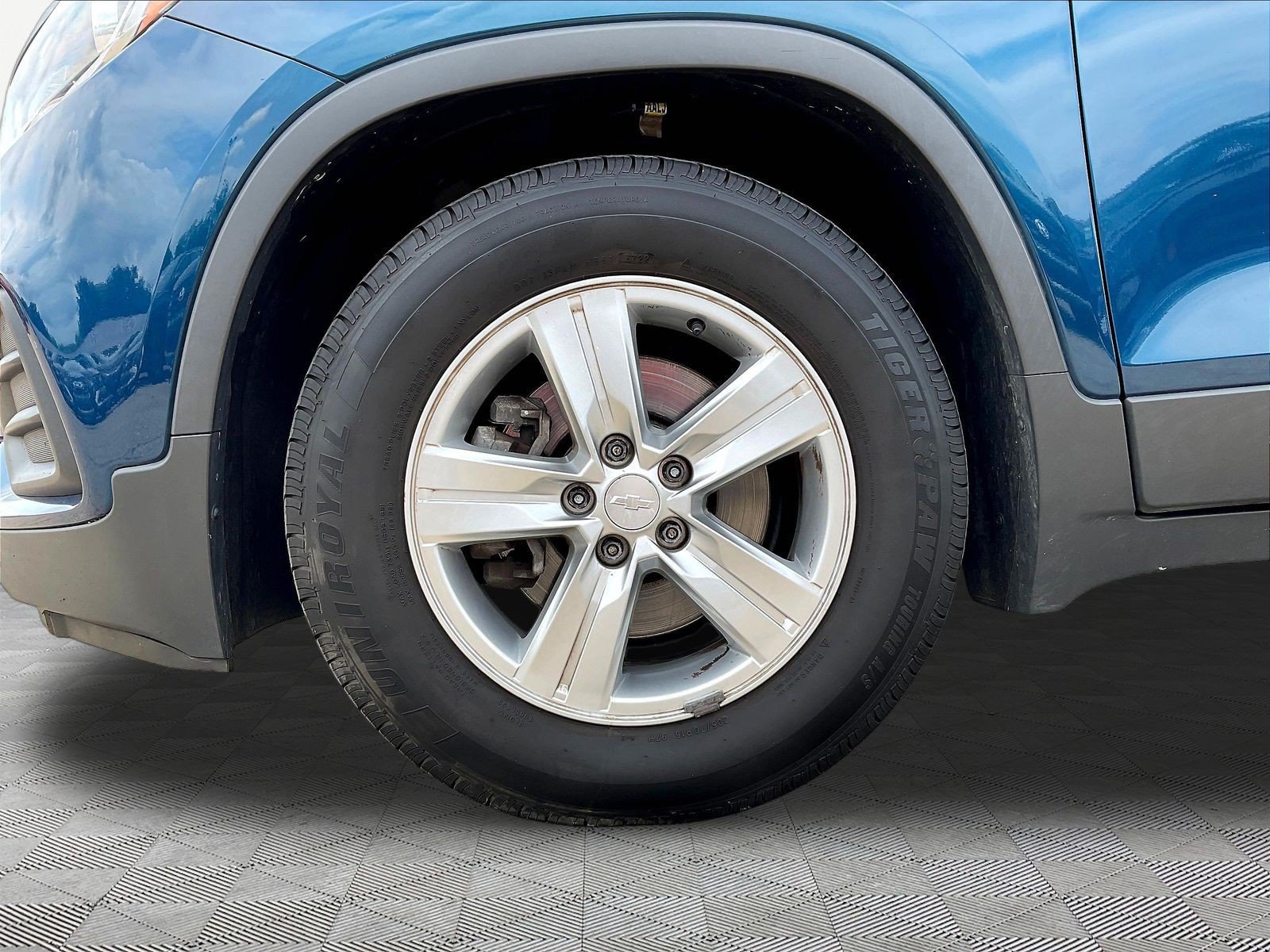 Used 2020 Chevrolet Trax LT FWD image 32