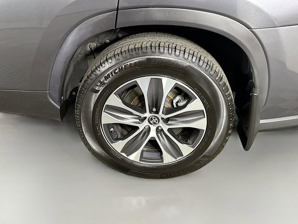 Used 2021 Toyota Highlander XLE image 37