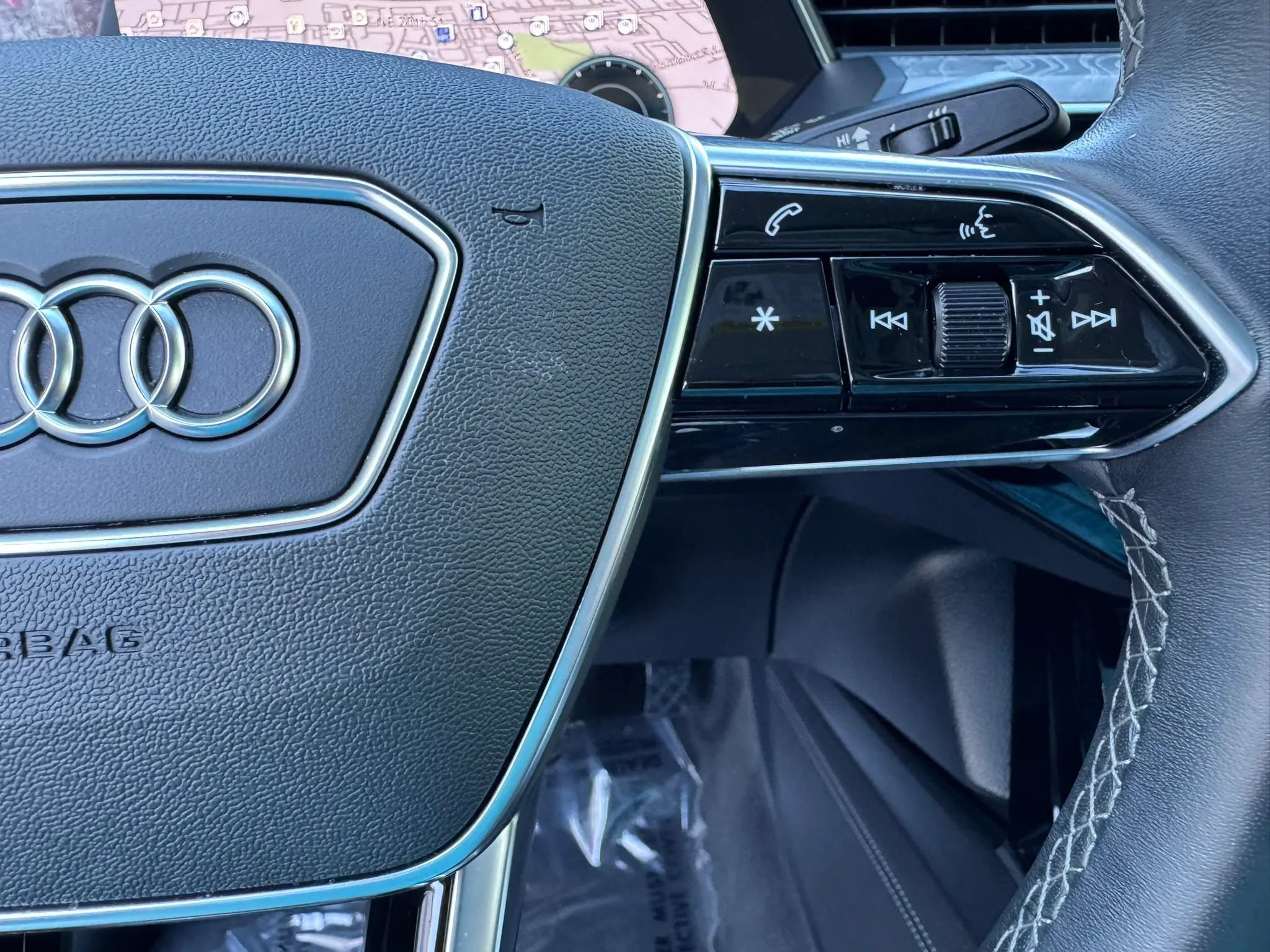 Used 2022 Audi e-tron Premium w/ Convenience Plus Package AWD/4WD image 34