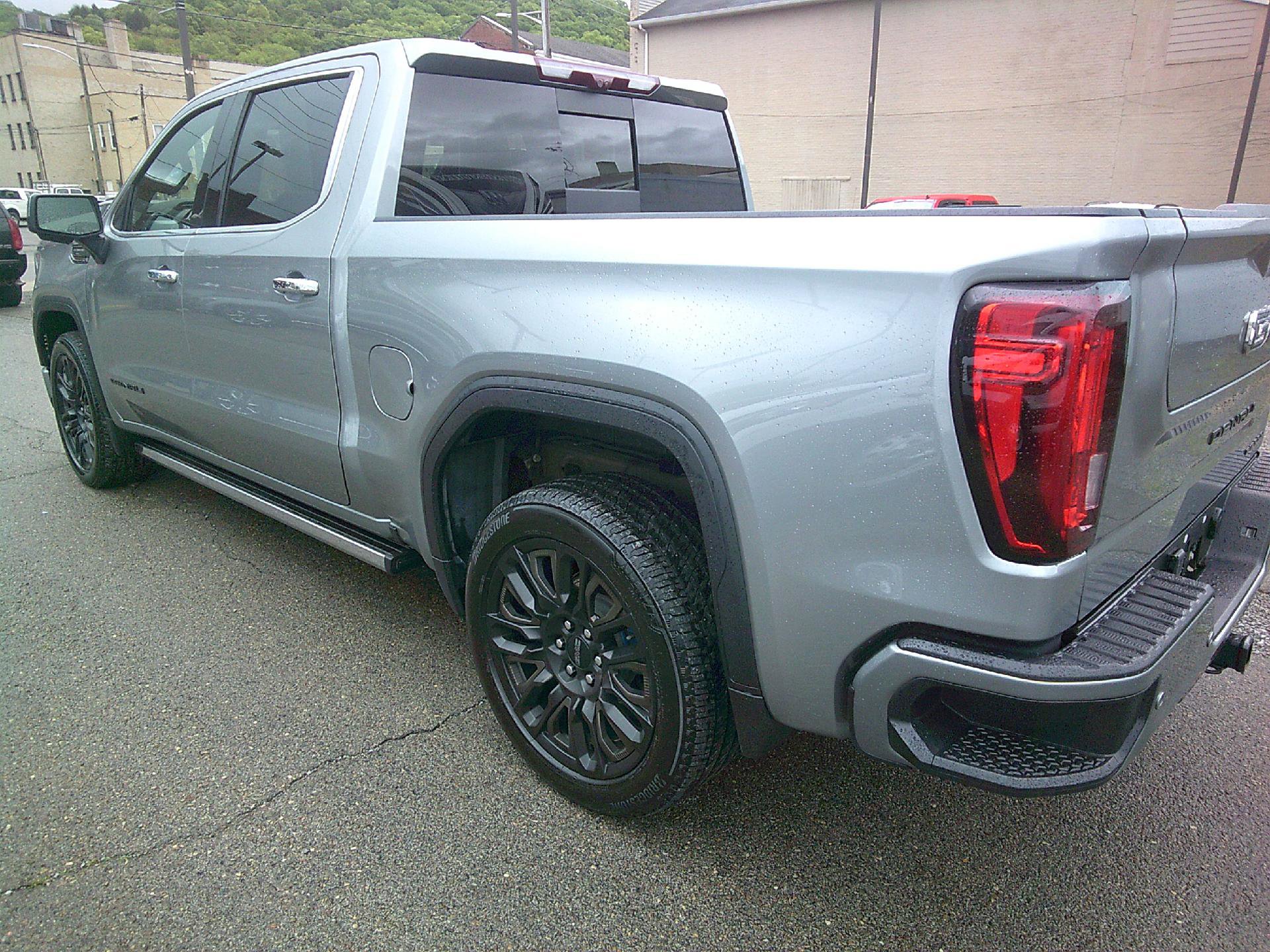 Used 2023 GMC Sierra 1500 Denali Ultimate image 4