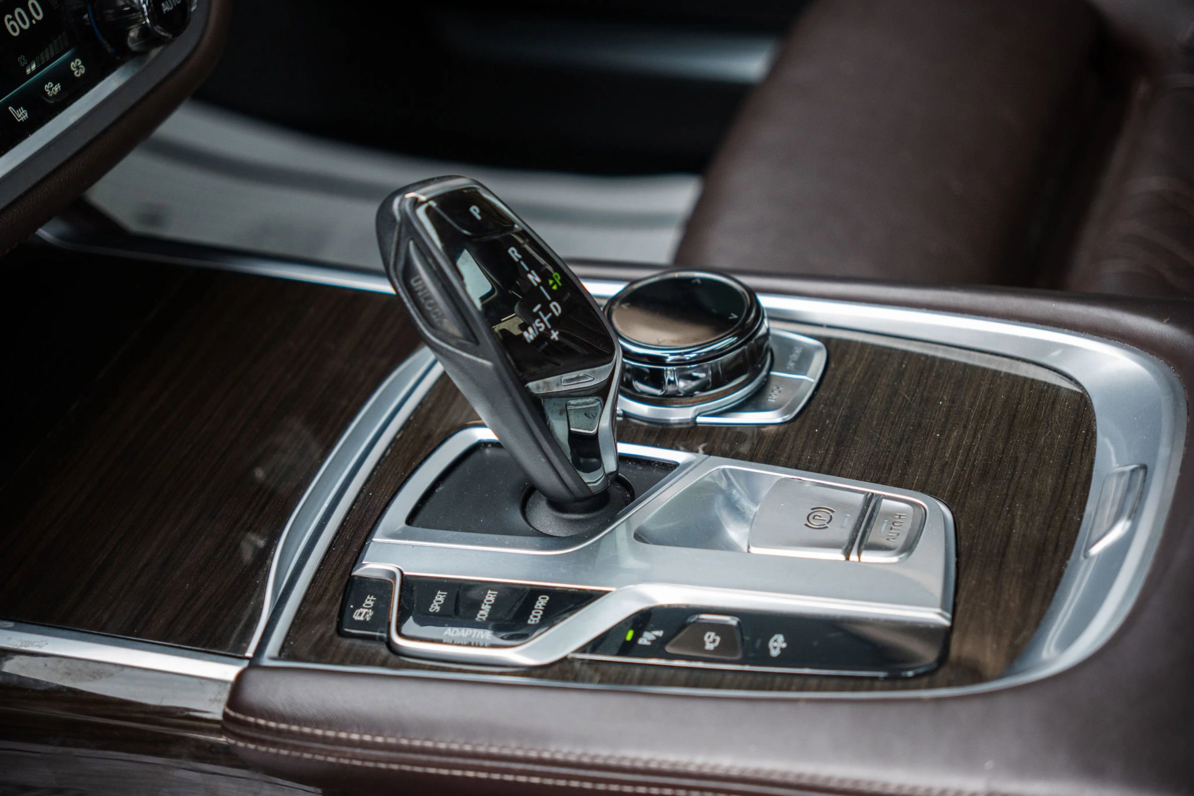 Used 2017 BMW 740i xDrive image 9