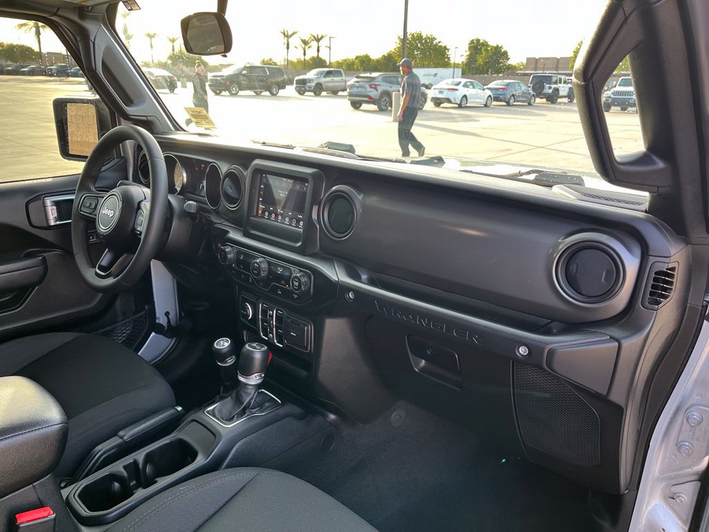Used 2023 Jeep Wrangler Unlimited AWD/4WD image 14