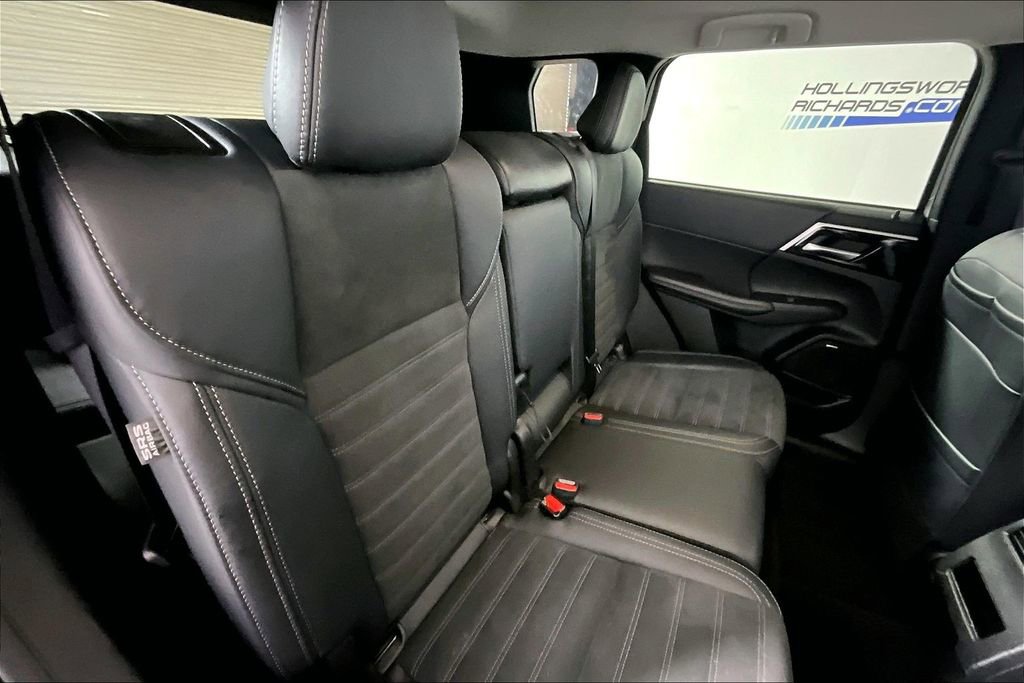 Used 2025 Mitsubishi Outlander SE image 22