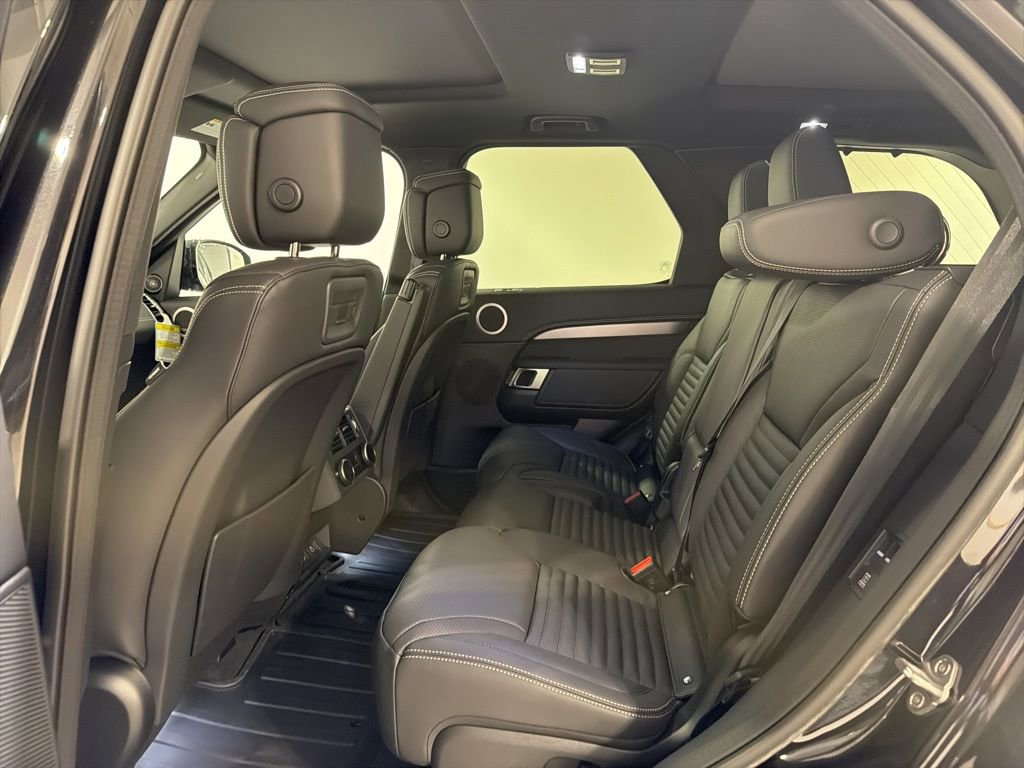 New 2026 Land Rover Discovery Dynamic SE image 22