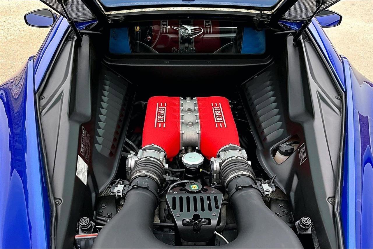 Used 2015 Ferrari 458 Italia Coupe RWD image 27