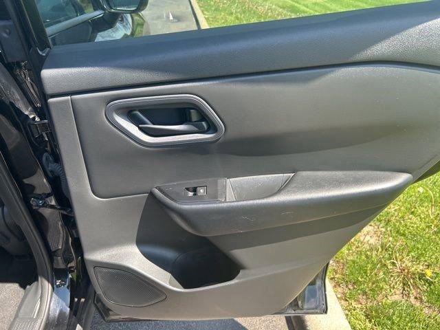 Used 2024 Nissan Rogue S image 35