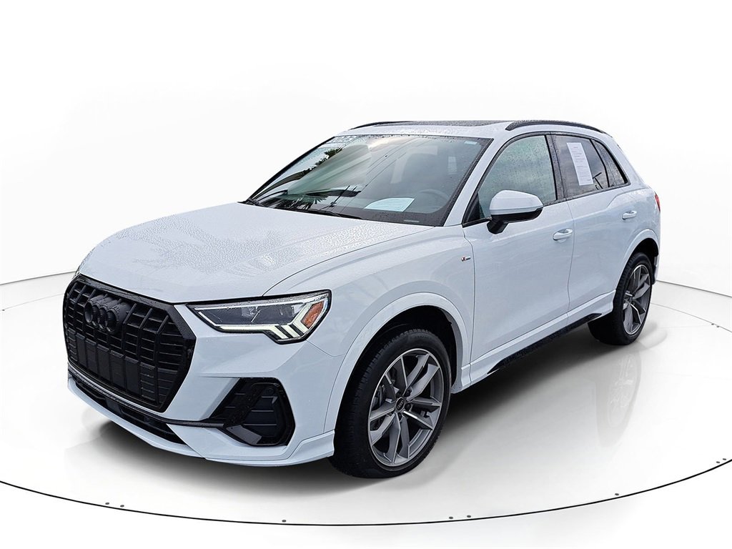 Used 2023 Audi Q3 2.0T Premium Plus w/ Premium Plus Package image 2
