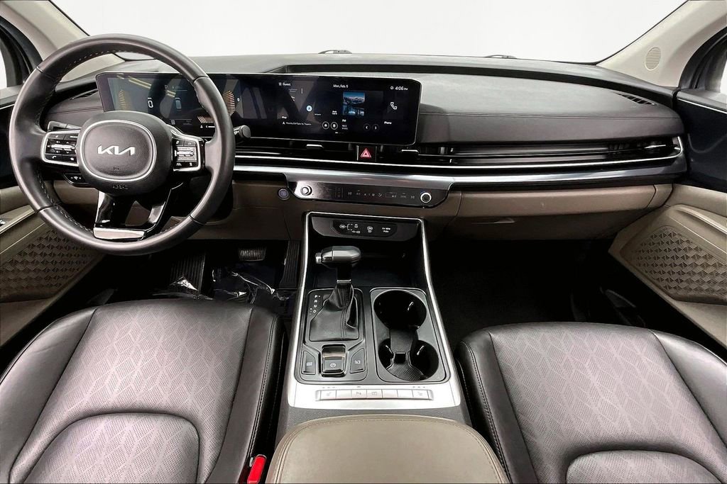 Used 2025 Kia Carnival image 16