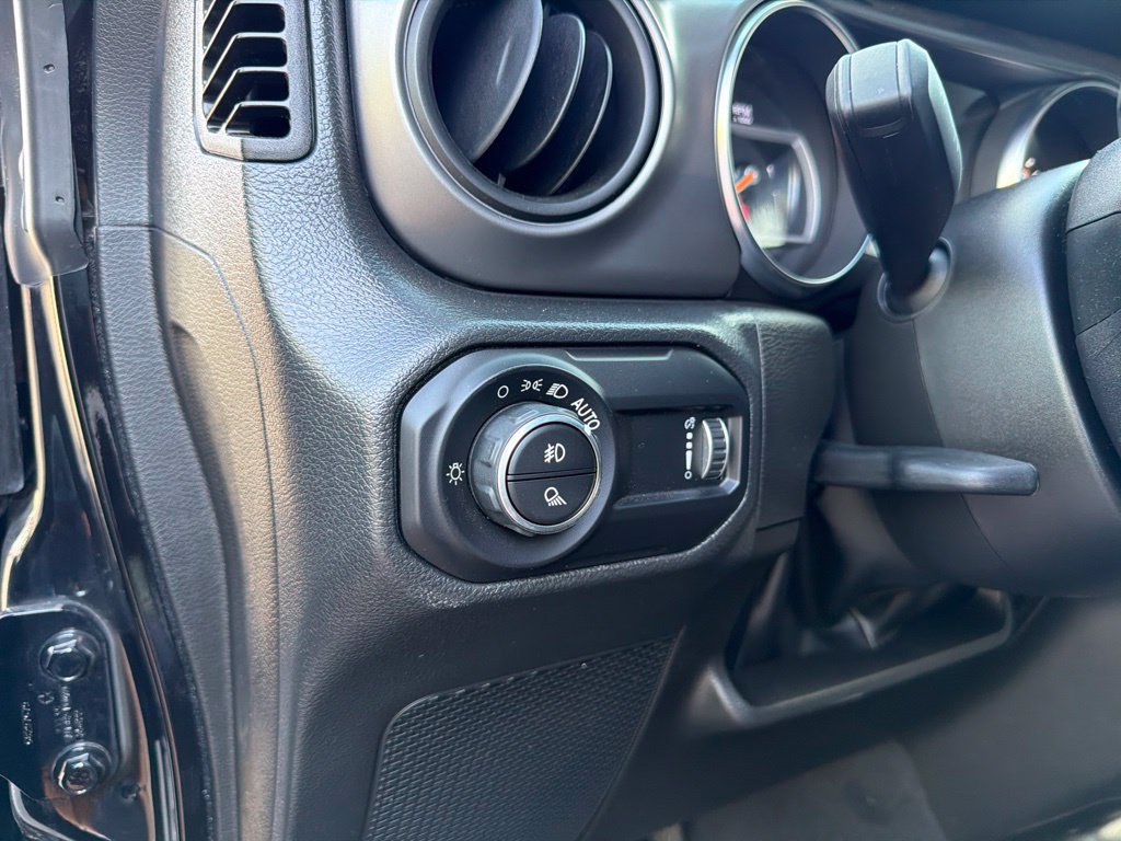 Used 2023 Jeep Gladiator Sport AWD/4WD image 15