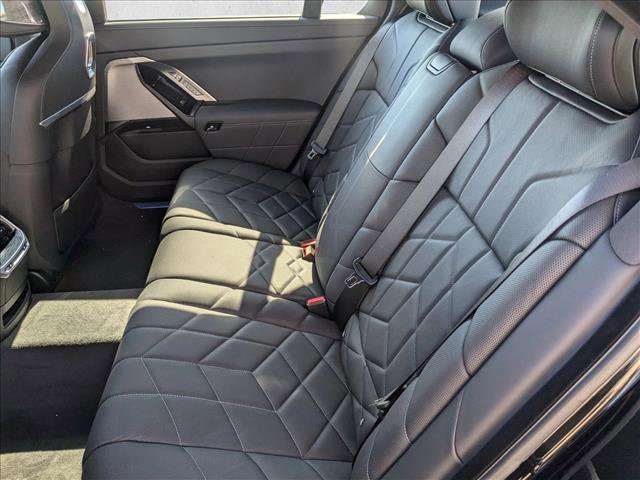 Used 2025 BMW i7 eDrive50 w/ Premium Package image 12