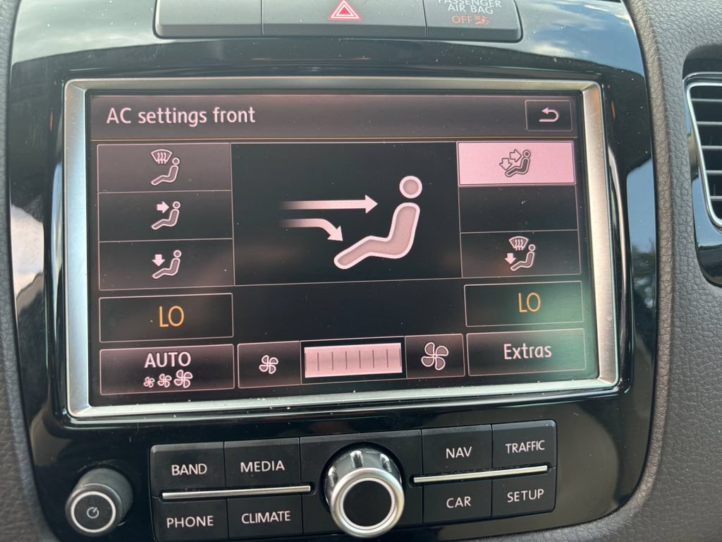 Used 2013 Volkswagen Touareg TDI AWD/4WD image 25