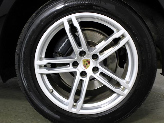 Certified 2023 Porsche Macan image 12